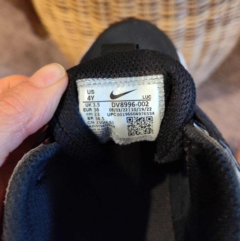 Big Kids / Boys Nike Team Hustle D 11 Hook N Loop Basketball Shoes - Picture 3 of 12